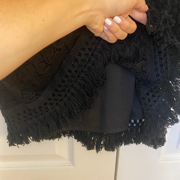 Fall FAVORITE 🍁🧡☕️ FOREVER 21 Black Lace/Crochet Fringe Bell Sleeve Dress - Picture 8 of 9